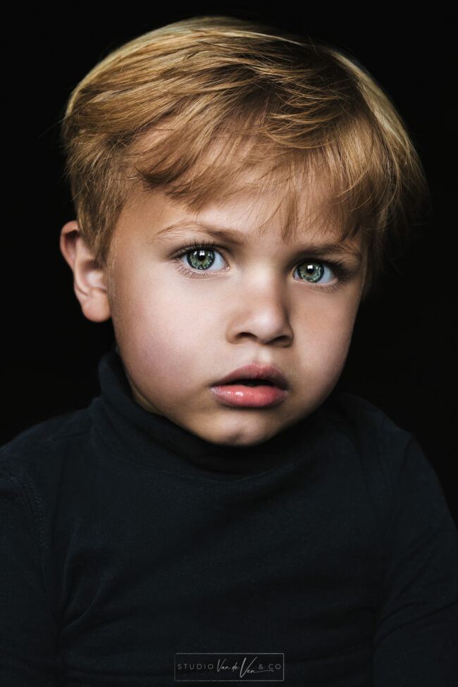 HIGH QUALITY CHILD PORTRAIT BY STUDIO VAN DE VEN & CO